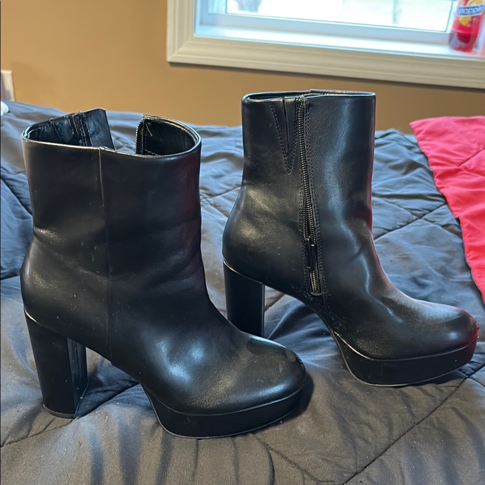 Elegant Black Ankle Boots